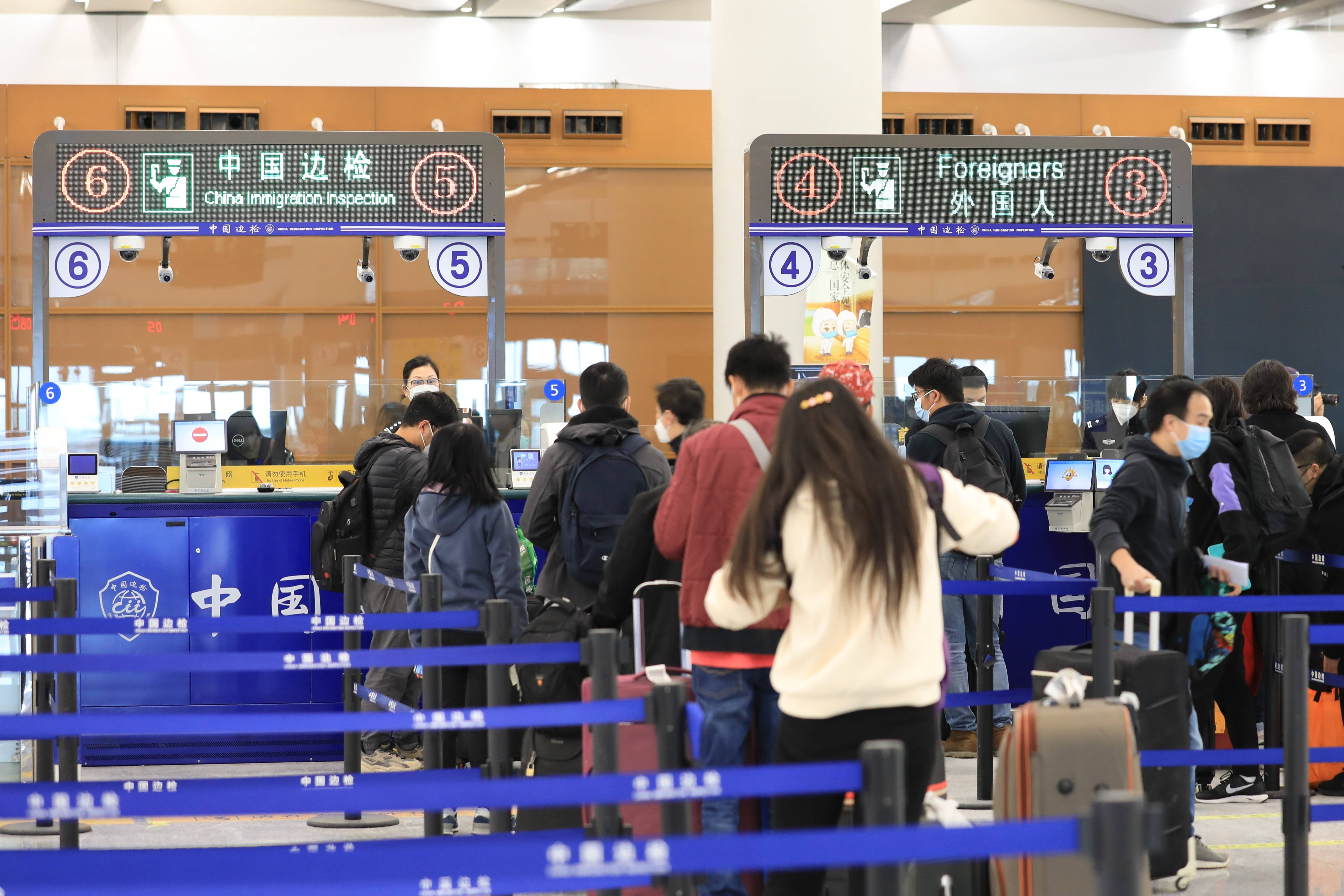 2025新澳門(mén)與香港正版新澳免費(fèi)資本和2025年新澳門(mén)和香港期期準(zhǔn)和警惕虛假宣傳-全面釋義、解釋與落實(shí)