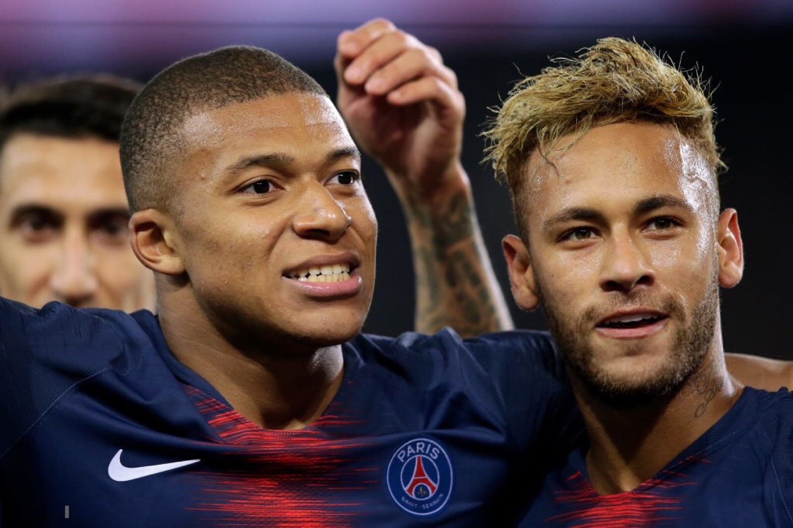 姆巴佩與內(nèi)馬爾，足球界的雙子星新動(dòng)態(tài)揭秘