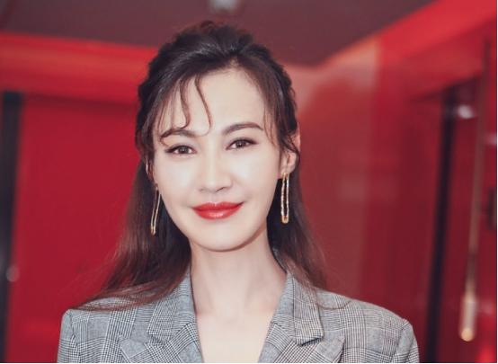 陳飛宇陳瑤新路透曝光，星光熠熠共譜影視新篇章