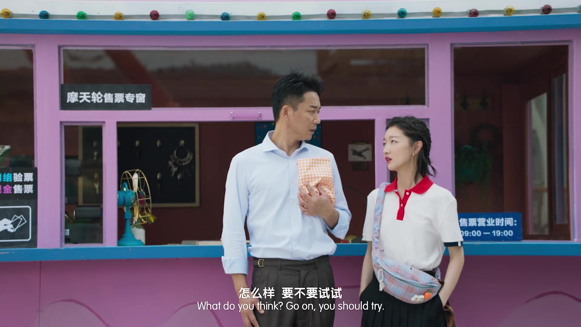 劉奕君周冬雨跨界合作廣告，魅力與創(chuàng)意的完美結(jié)合！